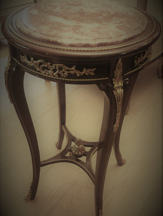 Louis XV small round table