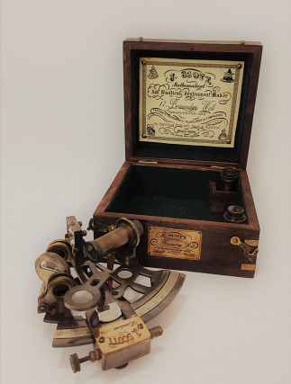 Sextant with box J. Scott