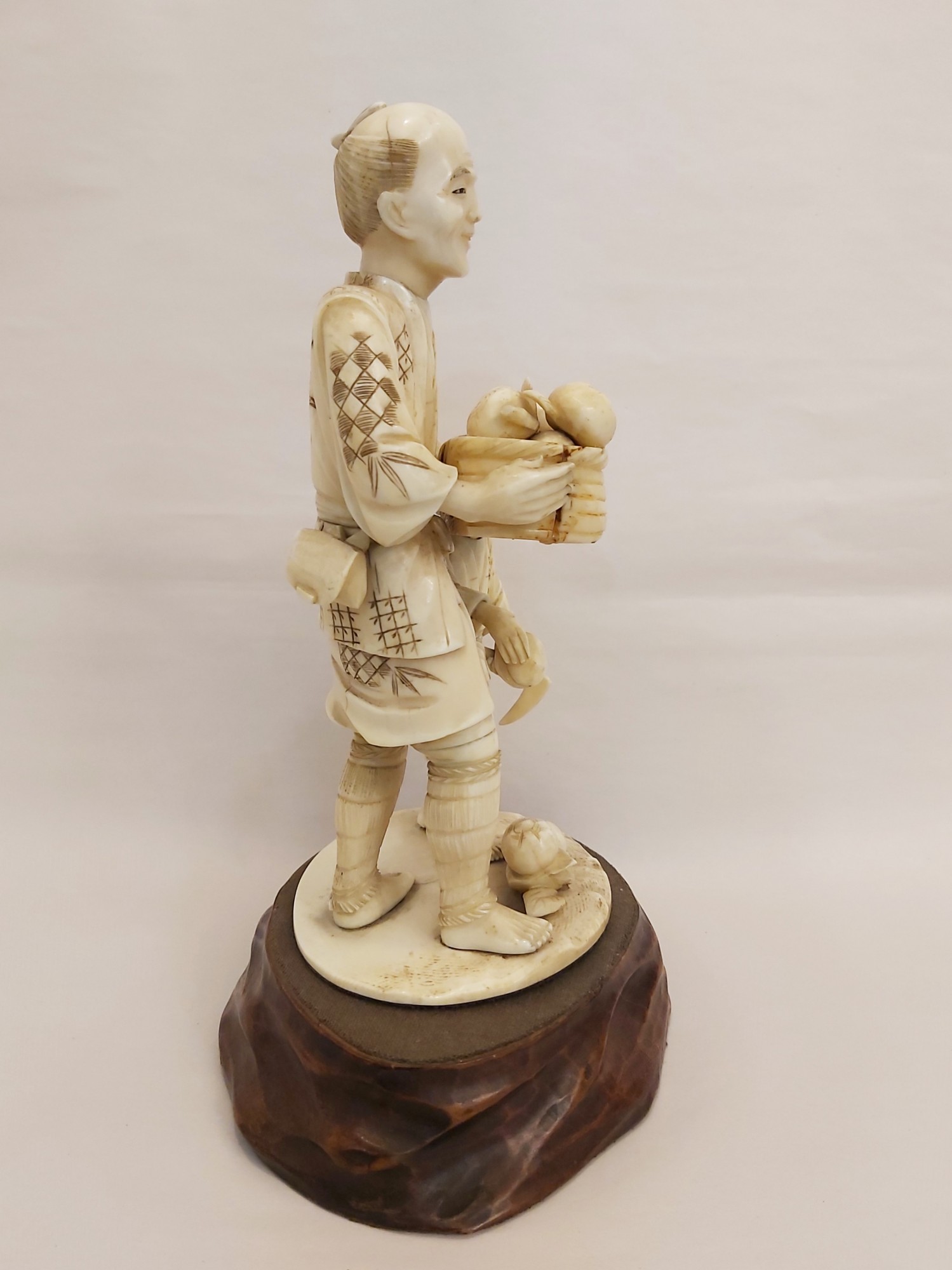 Antique Antique Ivory Sculpture | Antik Spalato Shop