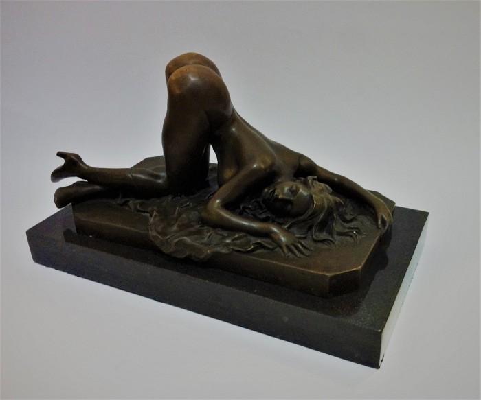 Nude Female Sculpture